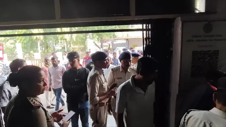 धार में चलती CNG कार में आग: चार युवकों की जलकर मौत, एक 19 वर्षीय 40% झुलसा