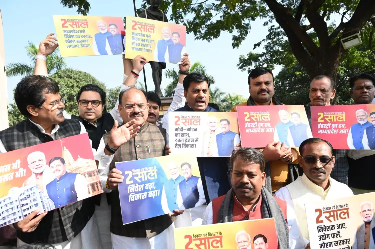 क्या मध्य प्रदेश विधानसभा में भाजपा विधायक विकास और विरासत के दो साल के पोस्टर के साथ पहुंचे?