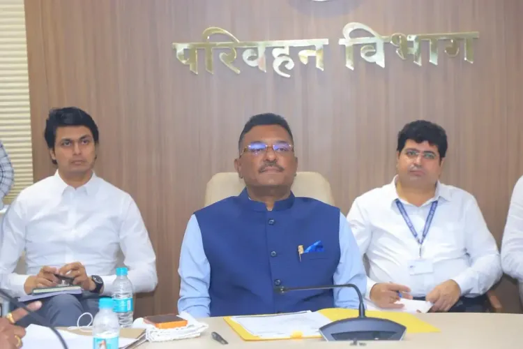 How is the Maha government setting standards for app-based services?