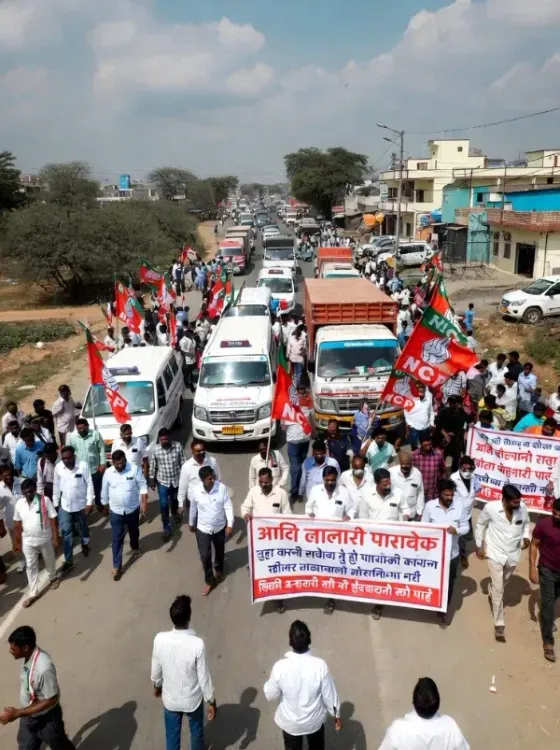 जलगांव में NCP (शरद पवार गुट) का बड़ा प्रदर्शन: किसानों के डीजल आरक्षण की मांग पर सरकारी गाड़ियाँ रोकीं