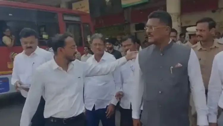 महाराष्ट्र परिवहन मंत्री प्रताप सरनाईक का इंद्रापुर बस स्टैंड पर औचक निरीक्षण, अव्यवस्था पर अधिकारियों को कड़ी चेतावनी