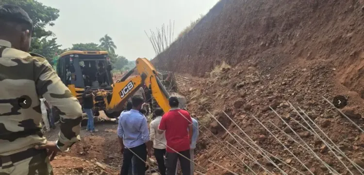 पुणे-सोलापुर हाईवे हादसा: मिट्टी धंसने से मजदूर की मौत, डिप्टी सीएम सुनेत्रा पवार ने जांच के आदेश दिए