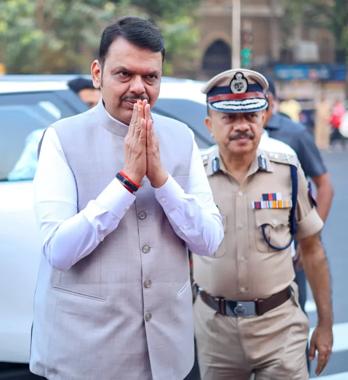 क्या महाराष्ट्र राज्य शहीद स्मृति दिवस पर मुख्यमंत्री समेत कई प्रमुख नेताओं ने श्रद्धांजलि अर्पित की?