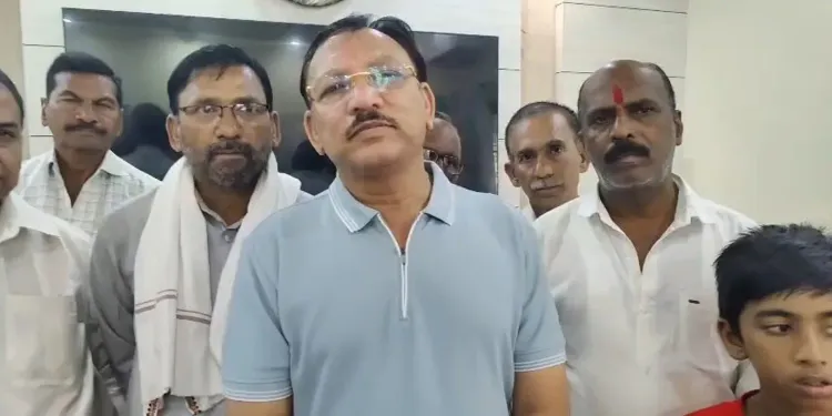 शिवसेना (यूबीटी) छोड़ शिंदे गुट में शामिल सांसद संजय देशमुख बोले — उद्धव पर कोई टिप्पणी नहीं, विकास ही लक्ष्य