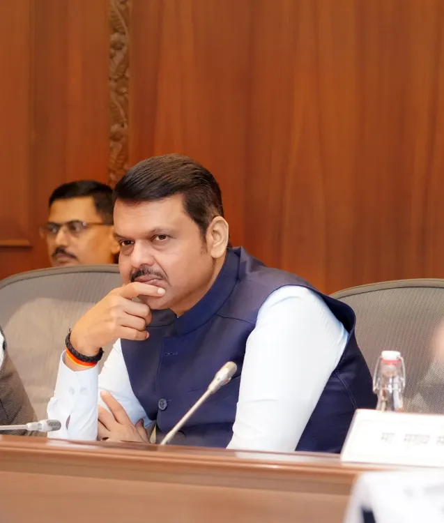 How is Maharashtra's $1 trillion economy vision receiving support from AIIB?