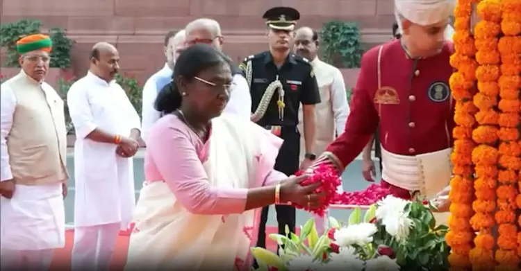 महात्मा फुले की 200वीं जयंती पर संसद में राष्ट्रपति, पीएम मोदी और नेताओं ने दी श्रद्धांजलि