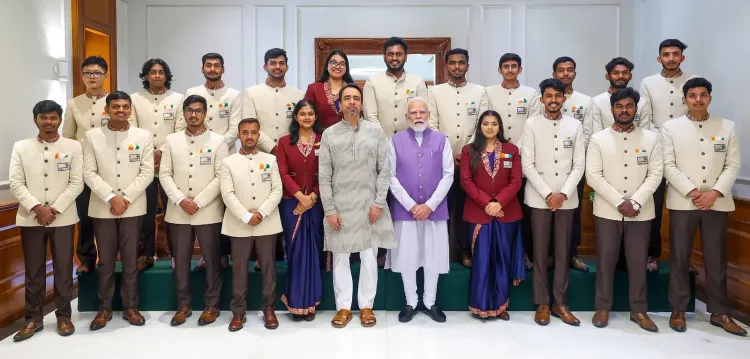 आंगनबाड़ी को सामुदायिक केंद्र बनाएं: महिला बाल विकास शिखर सम्मेलन में PM मोदी का आह्वान