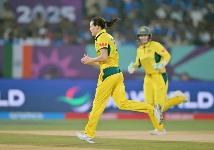 क्या मेगन शट्ट भारत के खिलाफ एक विकेट लेकर इतिहास रचेंगी?