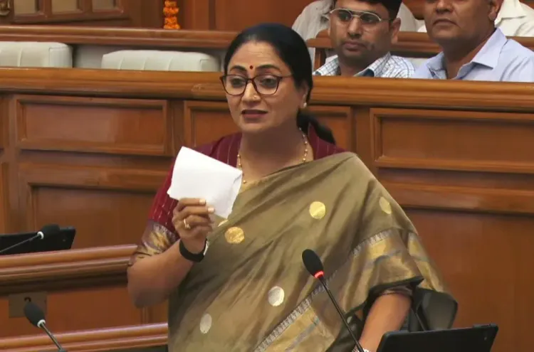 लक्ष्मी योजना विवाद: CM रेखा गुप्ता बोलीं — 'महिलाएं बच्चा पैदा करने की मशीन नहीं', AAP ने किया वॉकआउट