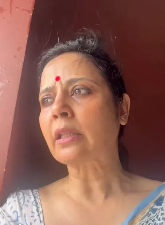 महुआ मोइत्रा का आरोप: भाजपा कार्यकर्ताओं ने फेंके अंडे-पत्थर, डीजीपी से लगाई मदद की गुहार