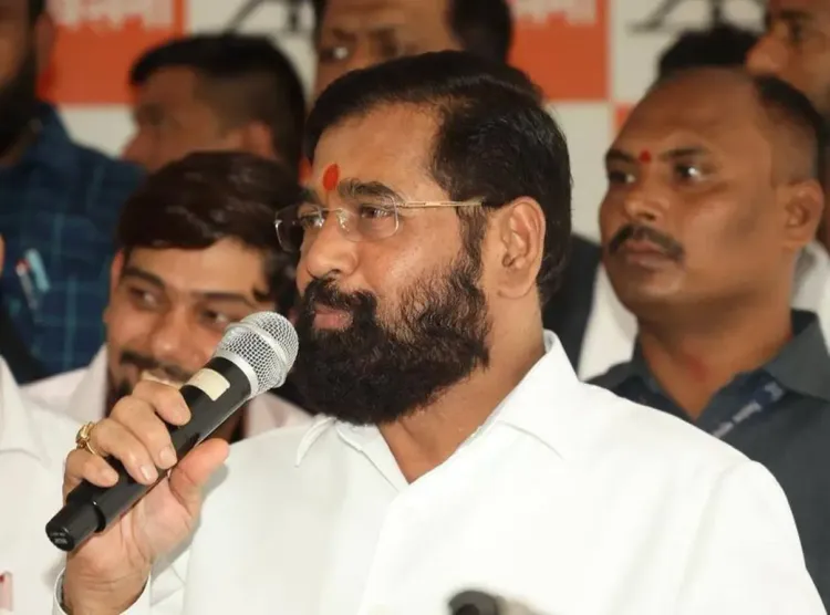 क्या मैदान में उतर चुकी हैं <b>शिवसेना</b> और <b>रिपब्लिकन सेना</b>?