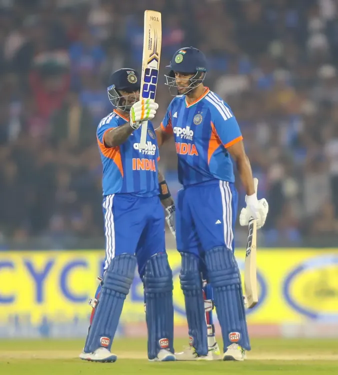 क्या सूर्यकुमार ईशान की पावरप्ले में स्ट्राइक नहीं देने से नाराज थे?