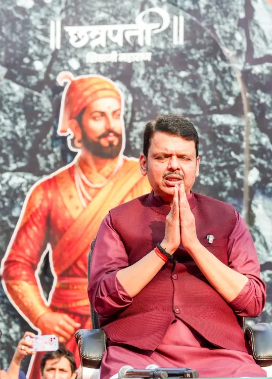 देवेंद्र फडणवीस के 55वें जन्मदिन पर: 'मैं समंदर हूं' से तीसरी बार CM तक का सफर