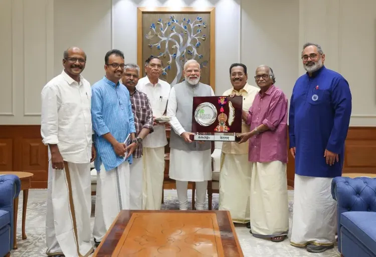 मलयाली साहित्यकारों ने पीएम मोदी से मिलकर केरल का नाम 'केरलम' रखने पर आभार व्यक्त किया