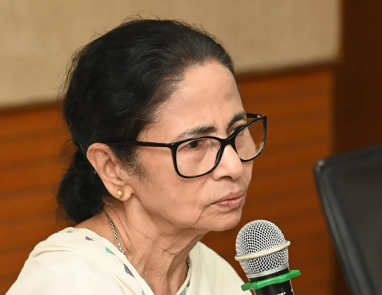 क्या ममता बनर्जी ने बीएलओ विवाद पर सफाई दी? 'विपक्ष झूठी खबरें फैला रहा है, मैंने फॉर्म नहीं भरा'