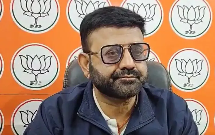 क्या ममता बनर्जी संविधान की बातें कर रही हैं, जबकि सरकार तानाशाही से चला रही है?