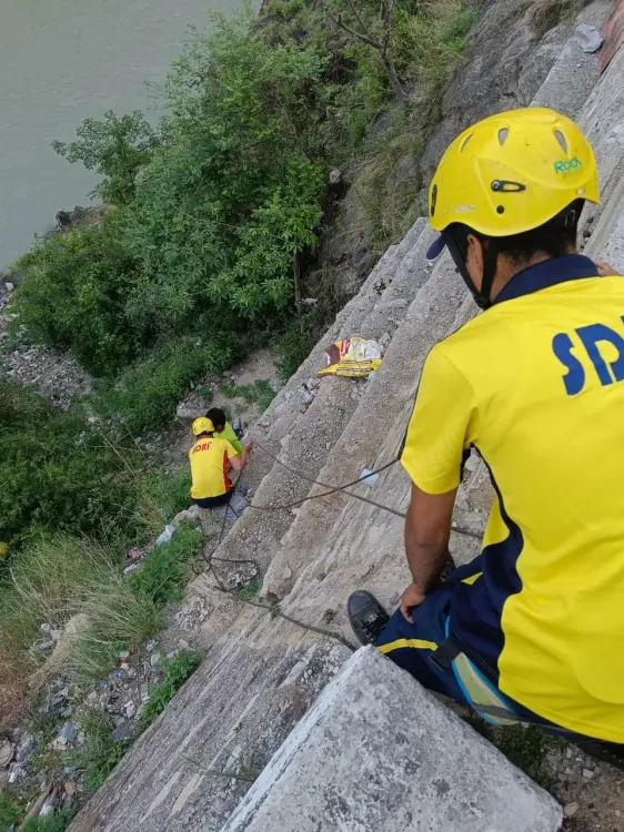 SDRF rescues man from 30-metre gorge in Rudraprayag, Uttarakhand