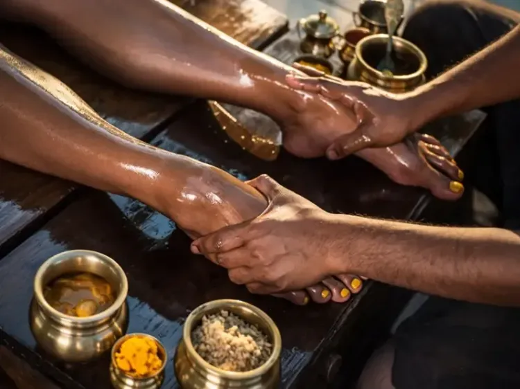 क्या पादाभ्यंग मन, इंद्री और आत्मा को संतुलित करता है? जानें किस तेल से मिलेंगे कितने लाभ