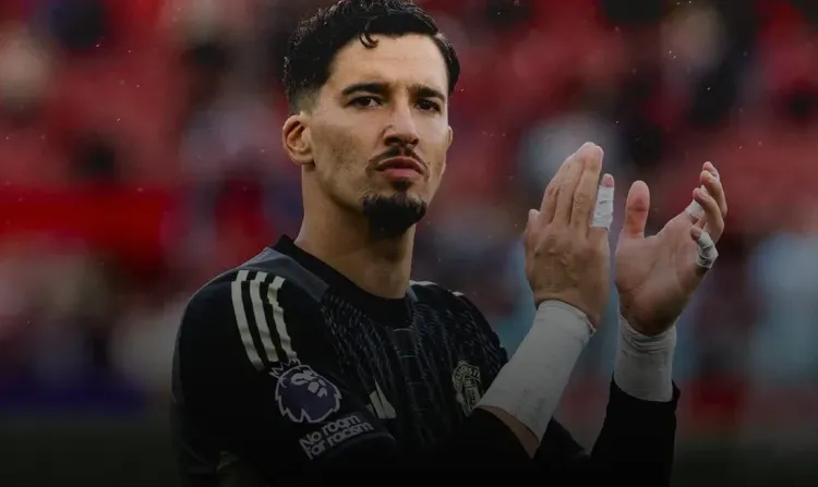 Altay Bayindir joins Celta Vigo on loan from Man United, £3.5m buy option included