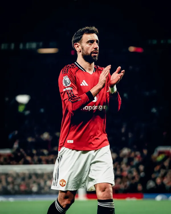 Bruno Fernandes wins Premier League Player of the Season 2024-25
