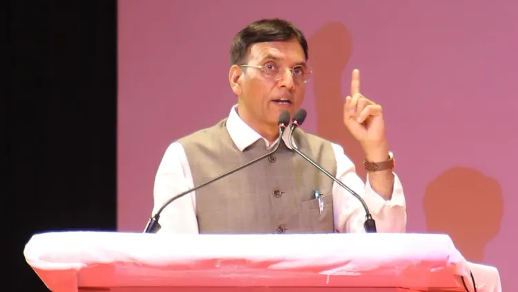 Mandaviya Addresses 1,500+ MY Bharat Volunteers in Lucknow