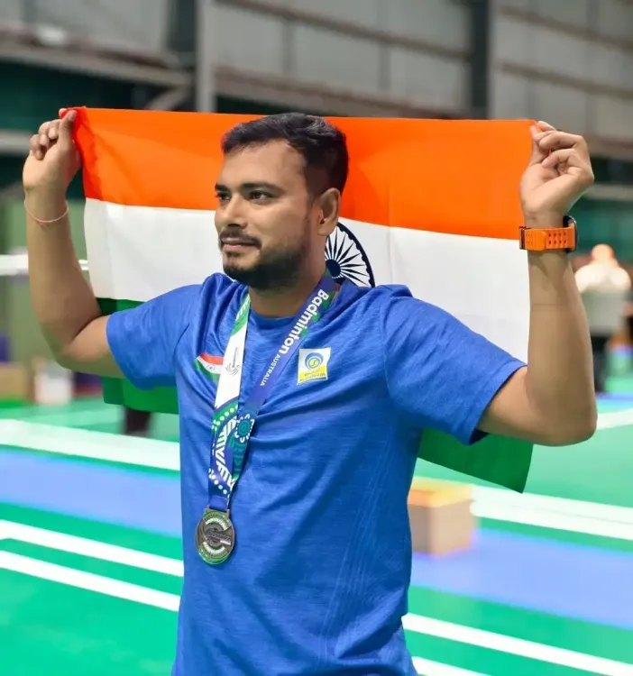 क्या मनोज सरकार ने रैकेट खरीदने के लिए कभी पैसे नहीं होने की चुनौती से लड़कर देश को पैरालंपिक में मेडल दिलाया?