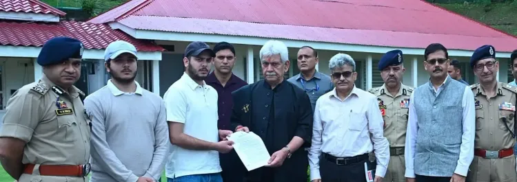 शहीद हेड कांस्टेबल आशिक हुसैन के बेटे को LG मनोज सिन्हा ने सौंपा नियुक्ति पत्र, परिवार को सरकारी सहायता का भरोसा