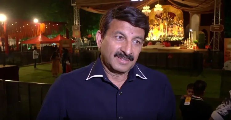 मनोज तिवारी ने नवरात्रि पर मां दुर्गा से माँगा आशीर्वाद, दिल्ली में व्यापारियों के नुकसान पर चिंता जताई
