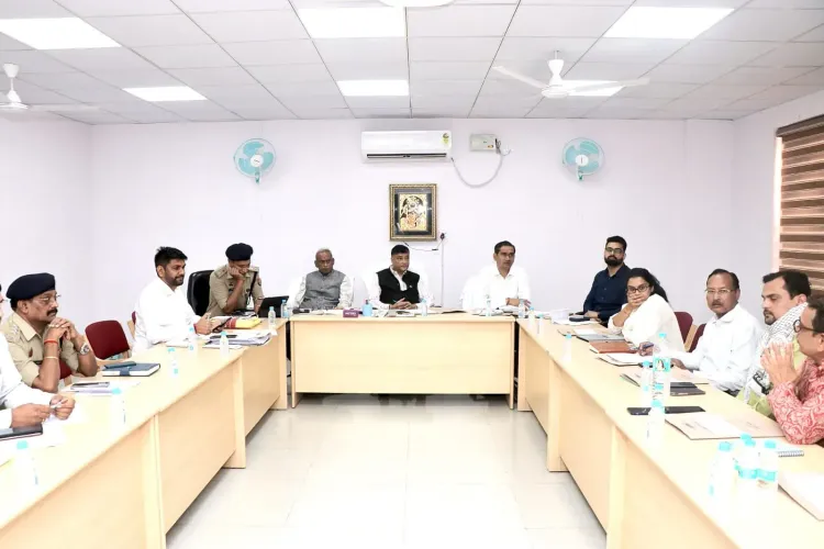 बांके बिहारी मंदिर कमेटी की 16वीं बैठक: स्वर्ण-रजत झूला मरम्मत, अतिक्रमण और यातायात पर बड़े फैसले
