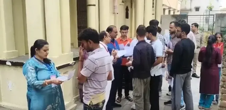 मथुरा में पीईटी-2026 परीक्षा शुरू: 33 केंद्रों पर 84,816 अभ्यर्थी, कड़ी सुरक्षा तैनात