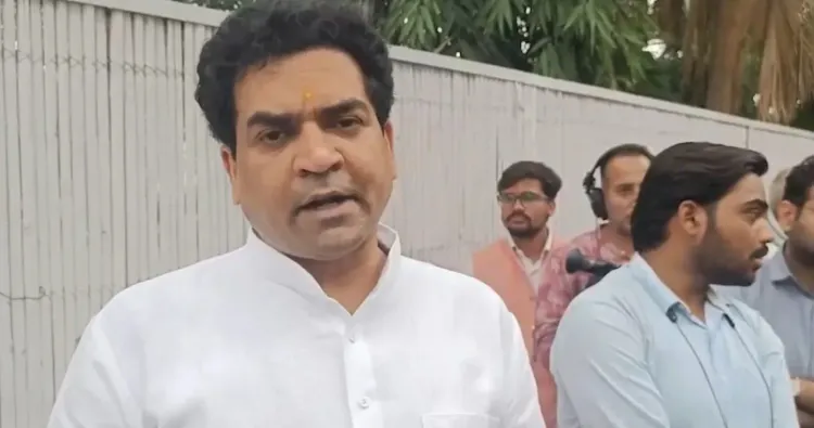 मौलाना साजिद रशीदी की कांवड़ टिप्पणी पर सियासी घमासान: भाजपा का हमला, सपा ने झाड़े हाथ