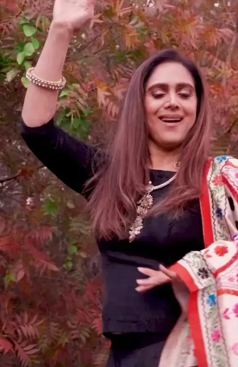 Meenakshi Seshadri revisits 'Lashkara' memories with Chiranjeevi, 33 years on