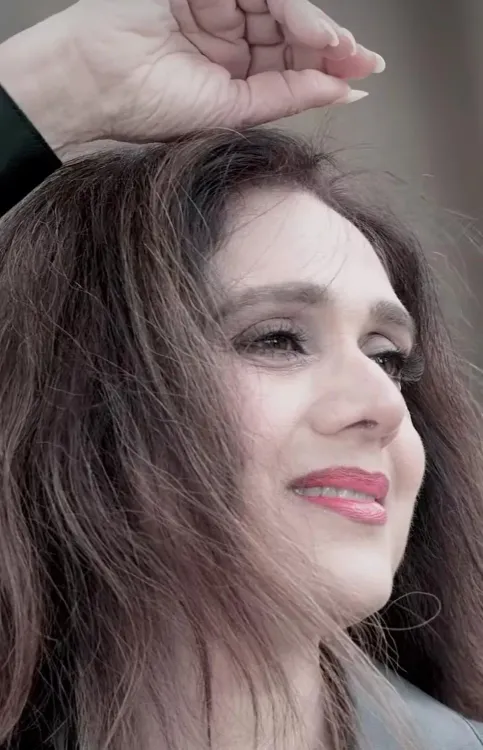 Meenakshi Seshadri recreates 'O Mere Khwabon Ke Shehzade' 40 years on