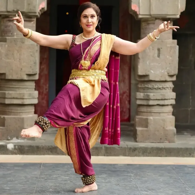 क्या मीनाक्षी शेषाद्री ने करियर के शिखर पर पहुंचकर स्टारडम के शोर से दूरी बना ली? अब टेक्सास में सिखाती हैं नृत्य