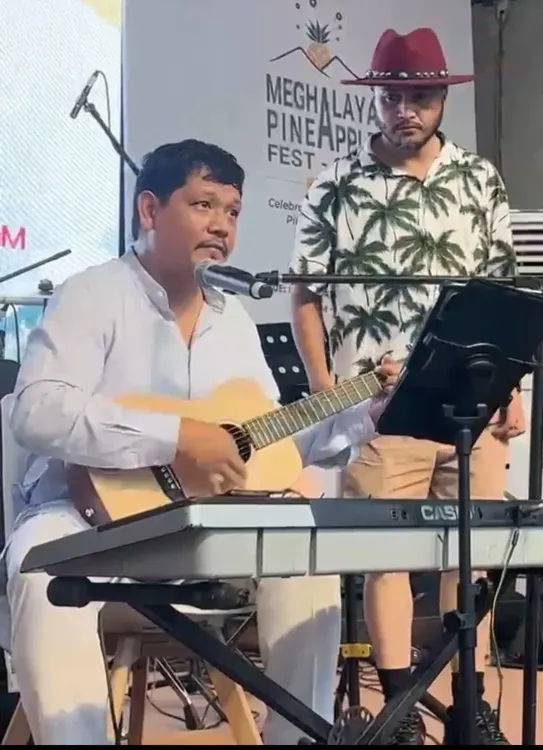 Meghalaya CM Conrad Sangma jams with musicians at Delhi Pineapple Festival