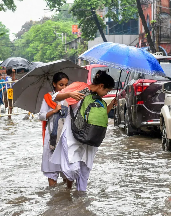 South Bengal red alert: Heavy rain forecast till Tuesday, Kolkata waterlogged
