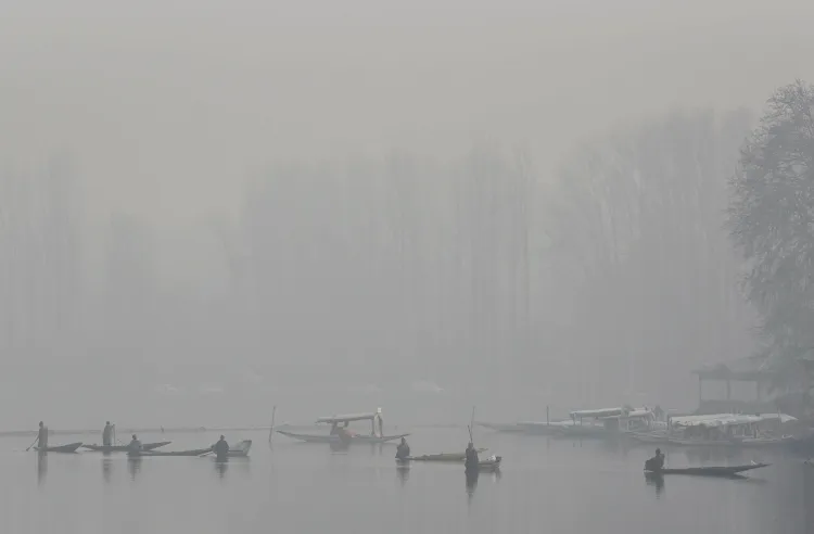 Is the Minimum Temperature in Srinagar Rising Above Zero?