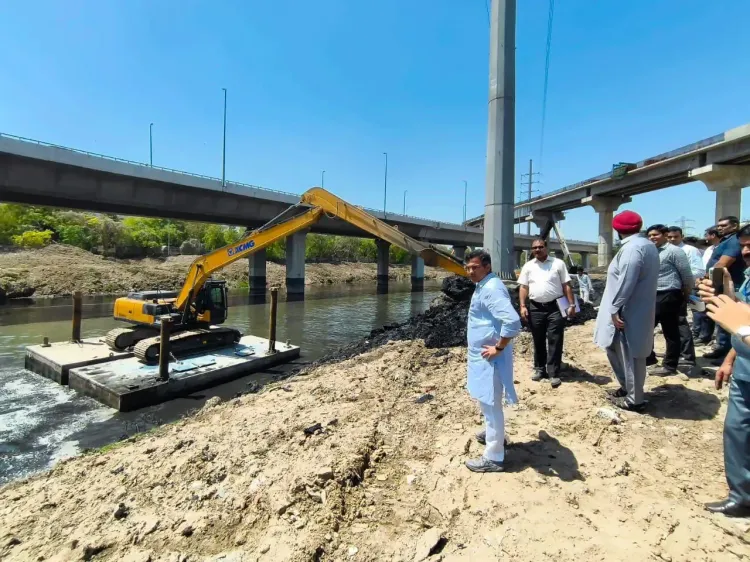 Delhi Minister Reviews Desilting Efforts for Monsoon Readiness