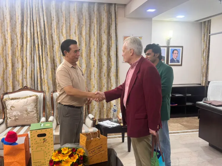 Mizoram CM Lalduhoma meets Chalo India film team in Delhi