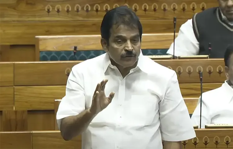 क्या मोबाइल में संचार साथी ऐप अनिवार्य करने के निर्देश असंवैधानिक हैं?