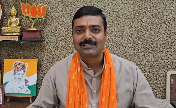 क्या कांग्रेस ने देश को कमजोर किया है? मोदी सरकार आतंकवादियों को मुंहतोड़ जवाब दे रही है: राकेश त्रिपाठी