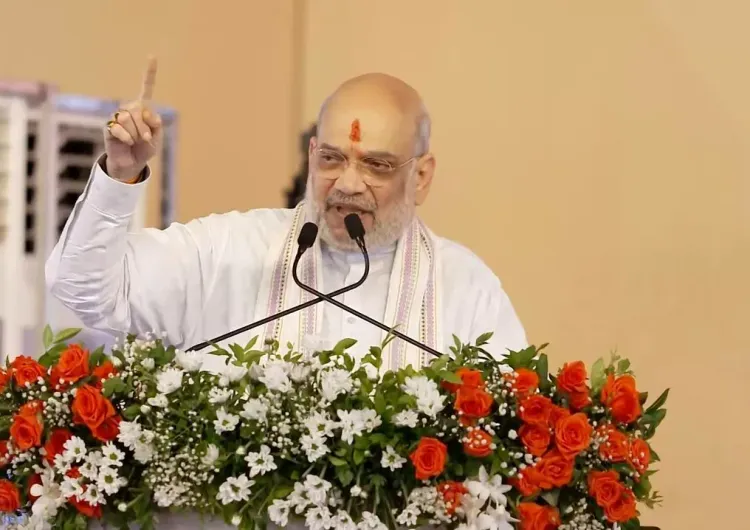 अमित शाह का कांग्रेस-उद्धव पर हमला: 'घुसपैठियों को वोट बैंक बनाकर राजनीति कर रहे हैं'