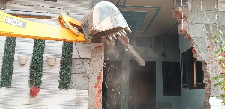 मोगा पुलिस की बड़ी कार्रवाई: ड्रग तस्करों के अवैध कब्जों पर चला बुलडोजर