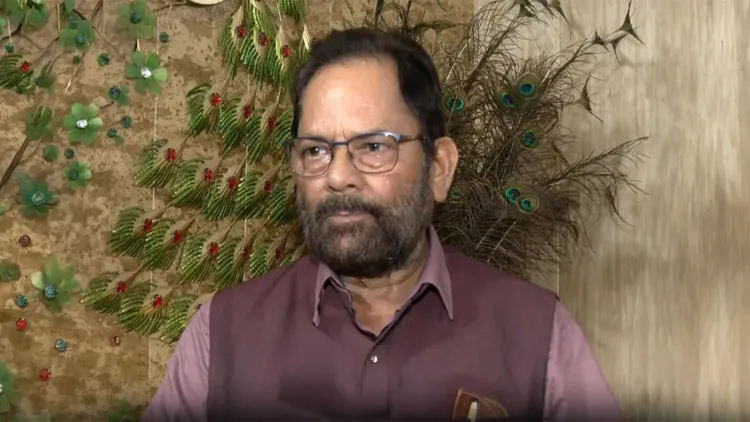 भागवत का बयान सनातन प्रतिबद्धता का प्रतीक, राजनीतिक मजबूरी नहीं: मुख्तार अब्बास नकवी