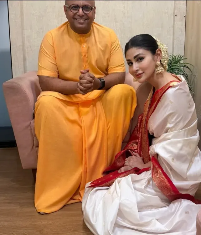Mouni Roy meets Gaur Gopal Das on Janmashtami, calls talk 'cathartic'