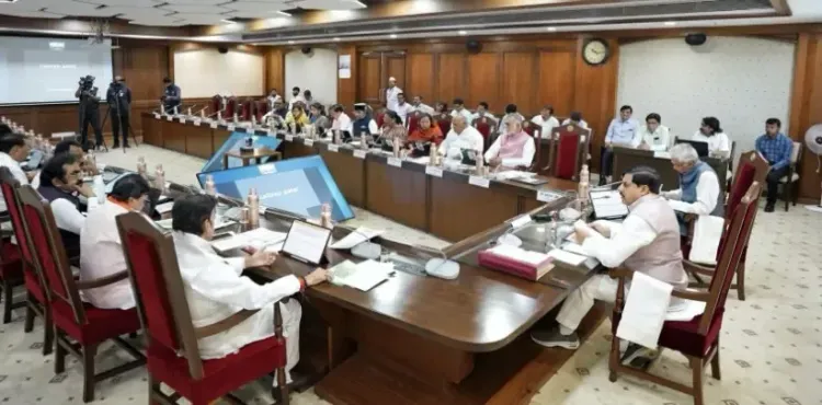 Madhya Pradesh Cabinet Celebrates 'Nari Shakti Vandan' Initiative