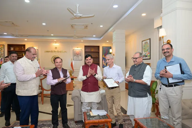 MP CM Mohan Yadav Witnesses MoU Between Vajpayee Governance Institute and IIWM