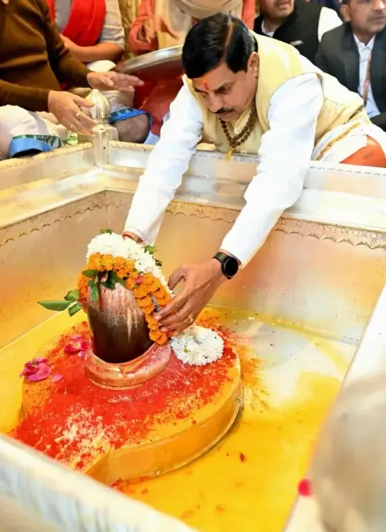 What Did MP CM Pray for at Kashi Vishwanath Temple?