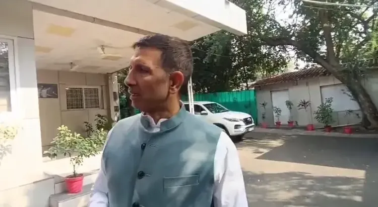 Why Did MP Congress Stand by Party Worker Arrested by Delhi Police over 'Vote-Chori' Video?