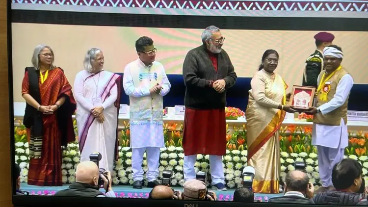 How did Baldev Waghmare, a Tribal Bharewa craftsman, receive the National Handicraft Award?